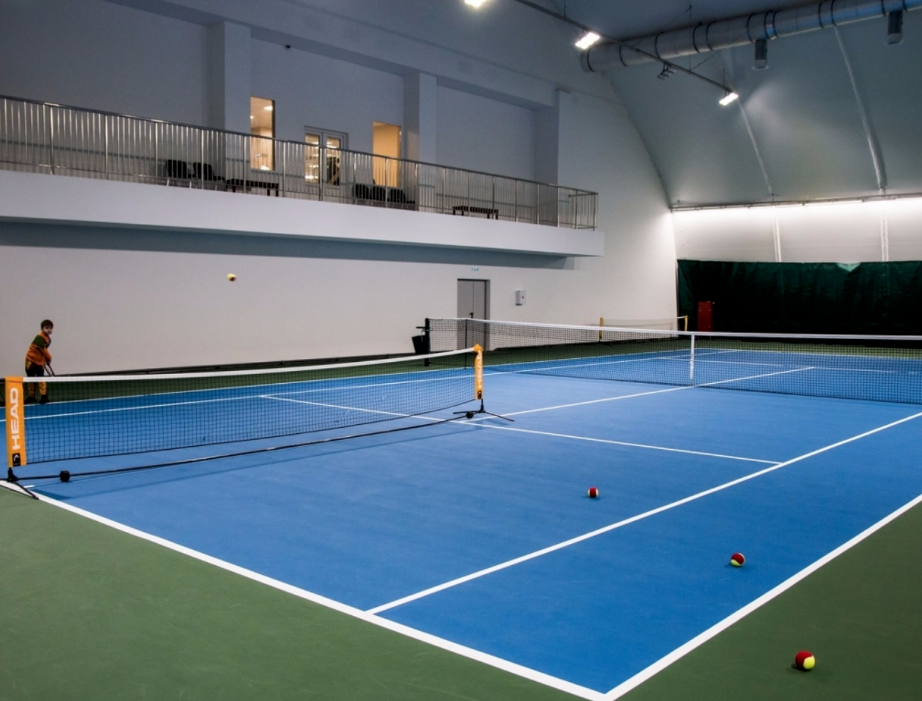 2 теннисных корта. ФОК МИД теннисный корт. Спорт комплекс тенисный корд. Спортивные комплексы с теннисными полями. Теннисный спортивный комплекс на 2 корта.